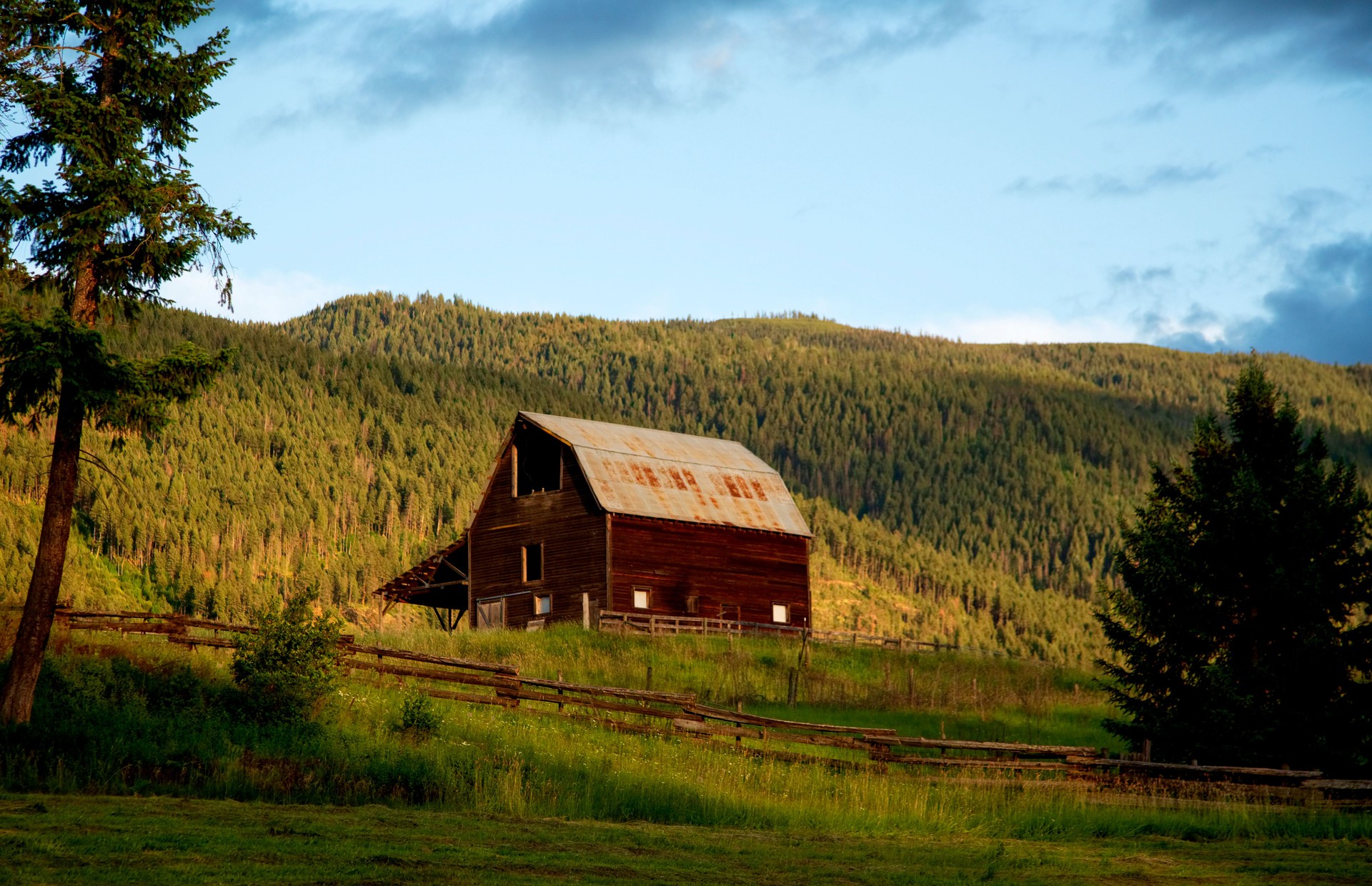 Old Barn in Okanagan Countryside